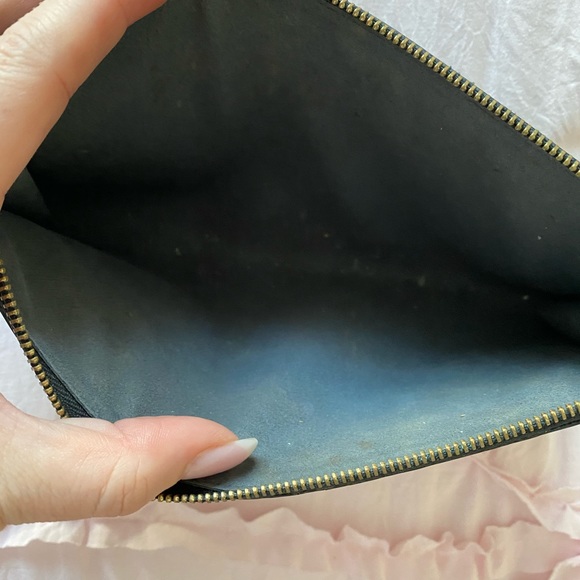 Louis Vuitton Epi Leather pochette - Picture 7 of 9